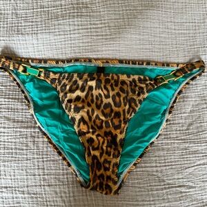 VIX Leopard print bikini full coverage bottoms with green inside and accents. L